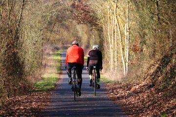 cyclist-4002948-opti